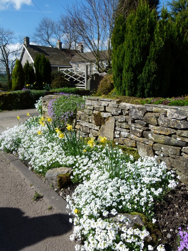 land of the exiles great hucklow devils rock 001 (34)