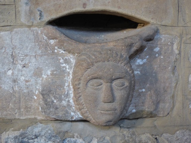 Early stone head piscina