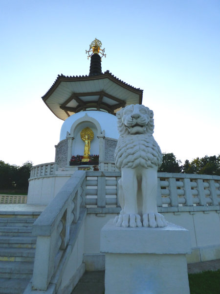 peace pagoda milton keynes