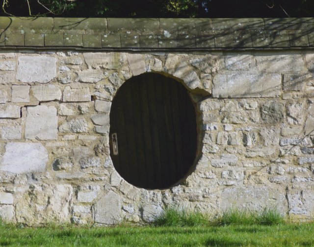 hobbit door image: scvincent.com