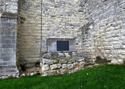 mass grave of soldiers from Battle of Aylesbury. Image Sue Vincent